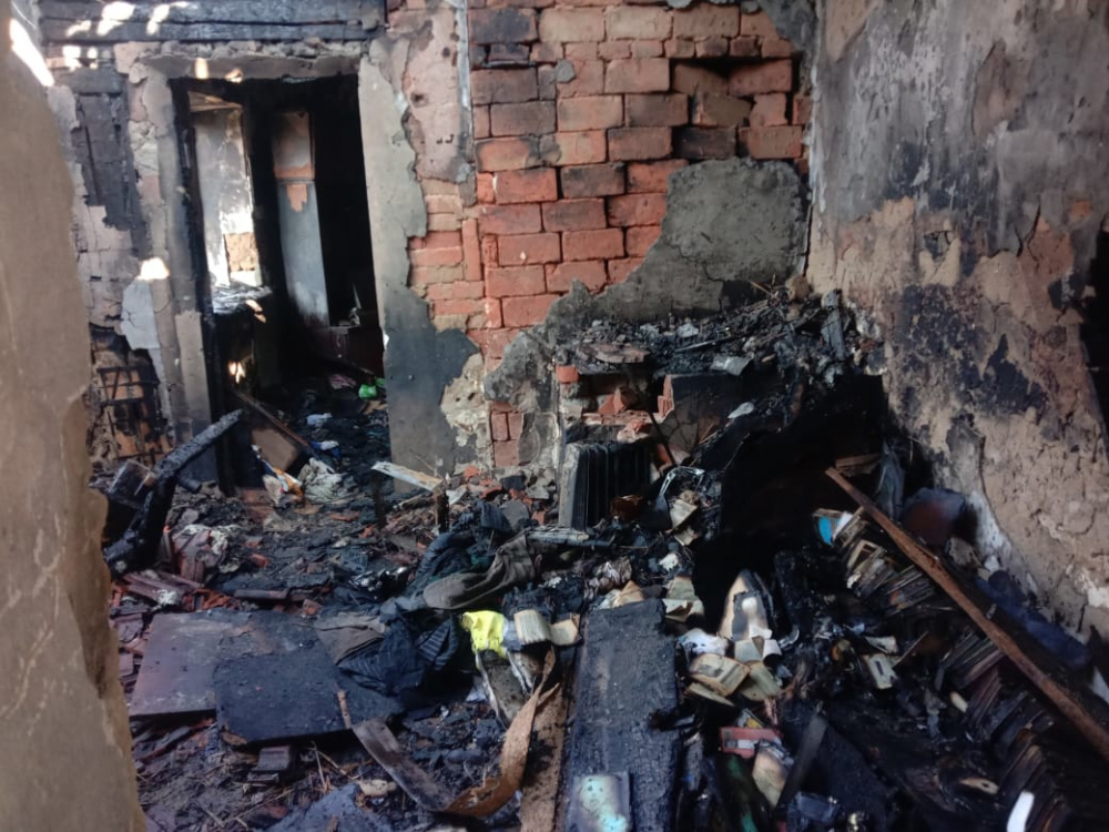 В хуторе Красном под Анапой сгорел жилой дом: пожар тушили 10 человек