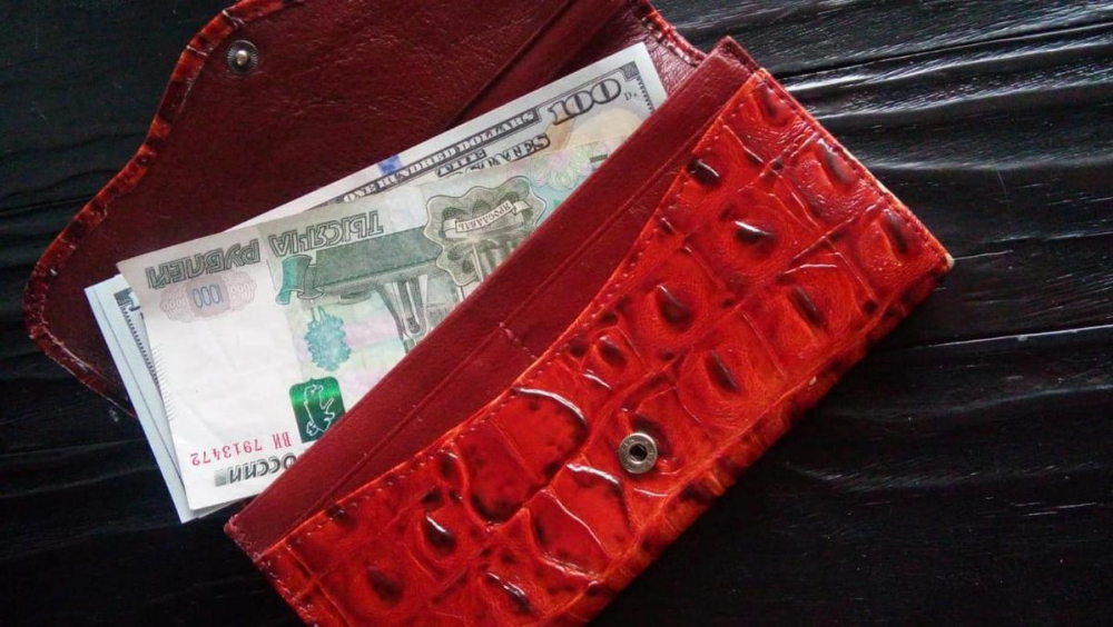После 20 лет супружеской жизни анапчанка узнала: ее муж крадет деньги у их семьи