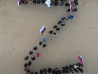 Молодежь Анапы устроила флешмоб в поддержку армии России