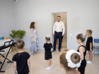 Василий Швец посетил семейный развивающий центр акробатики