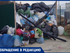 Переполненные контейнеры и грязный пляж: жители «Анаполиса» просят о помощи