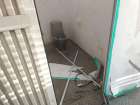 Понедельник в Анапе начался с вандализма: пострадали туалет, скамейки и урны