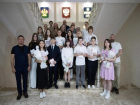 В Анапе 14-летним школьникам торжественно вручили первые паспорта. «Вы — граждане великой страны»