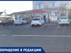 В Витязево под Анапой на месте автобусной остановки организовали парковку