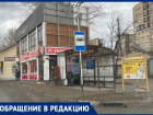 Мусорный хаос возле остановки: анапчанка требует убрать шашлычную на улице Астраханской