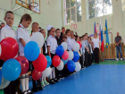 Первый звонок в Анапе: родители провожают детей в школу