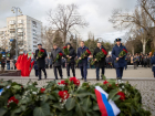 В Анапе в День защитника Отечества возложили цветы к стеле Города воинской славы