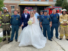 Сотрудник МЧС отпраздновал свадьбу в пожарной части Анапы