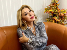 «А поцеловать?»: Любовь Успенская очаровала анапских мужчин во время концерта