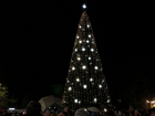 В Анапе включили новогоднюю ёлку и иллюминацию