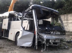С водителя автобуса из Анапы, который попал в страшное ДТП, сняли обвинение по одной статье