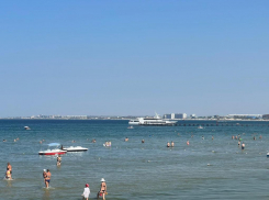 «Как в духовке»: на пляжах Анапы жарко и ветрено