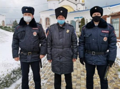 В Анапе полицейские и спасатели контролировали проведение крещенских купаний