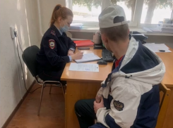 Полиция Анапы нашла того, кто ломал входную дверь подъезда в ЖК «Раз Два Три»
