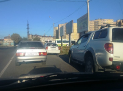 «Убитая» обочина в Анапе царапает днища автомобилей и выбивает глушители