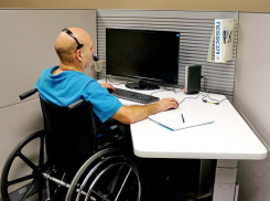 Где в Анапе инвалидов бесплатно учат пользоваться компьютером