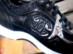  Рядом с Анапой таможенники перехватили партию «левых» кроссовок Chanel