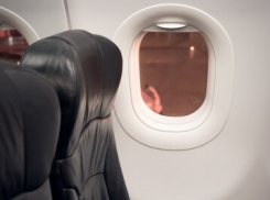 «Я тебя щас вырублю»: агрессивный анапчанин буянил на борту самолета