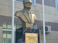 В Анапе открыли бюст основателю индустриального техникума