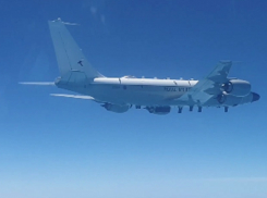 Над акваторией Черного моря заметили британский самолет-разведчик и два истребителя