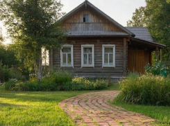 Садовые дорожки на даче и во дворе дома в Анапе: как недорого обустроить участок к началу сезона