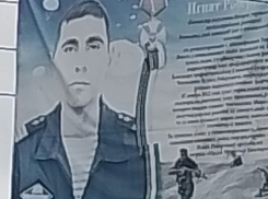 Жительница Анапы пожаловалась на состояние баннеров с героями СВО