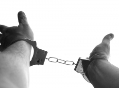 В Джигинке под Анапой преступники пытали мужчину, вымогая у него деньги