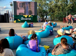 Йога на пляже и танцевальные вечера в Анапе: афиша мероприятий на лаундж-зоне 