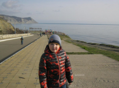 Маленькому Жене из Иркутска горожане собирают деньги на курс дельфинотерапии в Анапе