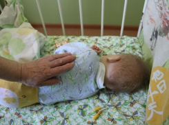 Анапчане обсуждают, что нужно делать с молодыми мамами, которые бросают своих детей