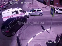 В Анапе внедорожник протаранил автомобиль «Скорой помощи»