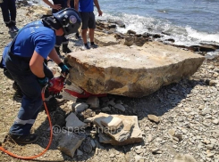 Кто в Анапе может получить камнем в голову?
