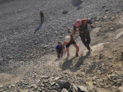 Туристка из Германии застряла на сыпучем склоне под Анапой