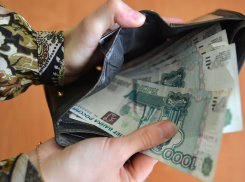 Анапчане спорят, кто виноват в том, что тату-мастера разводят отдыхающих на деньги