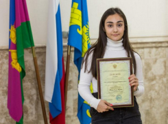  Анапчанку Эмму Тоноян пригласили на учебу сразу два ведущих вуза страны МГУ и РАНХ