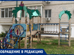 Жительница Алексеевки бьет тревогу: детская площадка во дворе опасна для детей