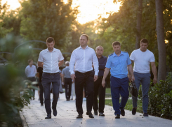 Установка тренажерной площадки и покос амброзии: в поселке Виноградном прошел выездной прием граждан 