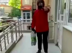 «Пошла вон! У нас масочный!» Анапчанку не пустили в собственный подъезд