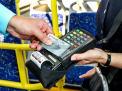 В каких автобусах в Анапе можно расплачиваться не только наличными, но и картой