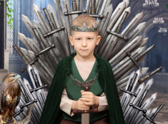 Андрей Кононенко, участник конкурса, поздравляет маму с праздником