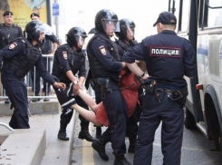 Анапчане рассказали, что думают об участии несовершеннолетних на московских митингах