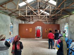 Батюшка Серафим на другом континенте: анапские иконы передали в Африку