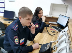 В станице Анапской в подъезде дома ограбили продавца парфюмерии