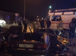 Ночью под Анапой столкнулись Lexus и ВАЗ, погиб один человек, четверо пострадали