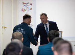 Ключи от автомобиля и ведомственные награды: в Анапе чествовали спасателей