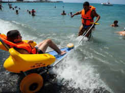 Инвалид - не инвалид: на анапских пляжах людей по сортам не делят