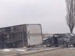 Жёсткое ДТП: на трассе под Анапой «Лада» протаранила фургон