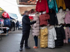 Житель Варениковской в Анапе украл с манекена куртку стоимостью 4000 рублей