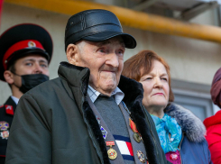В честь 101-летия Ивана Ивановича Малунова военные прошли торжественным маршем