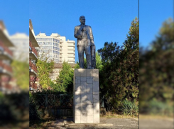 Восстановить и открыть доступ – власти требуют привести в порядок памятник Калинину в Анапе